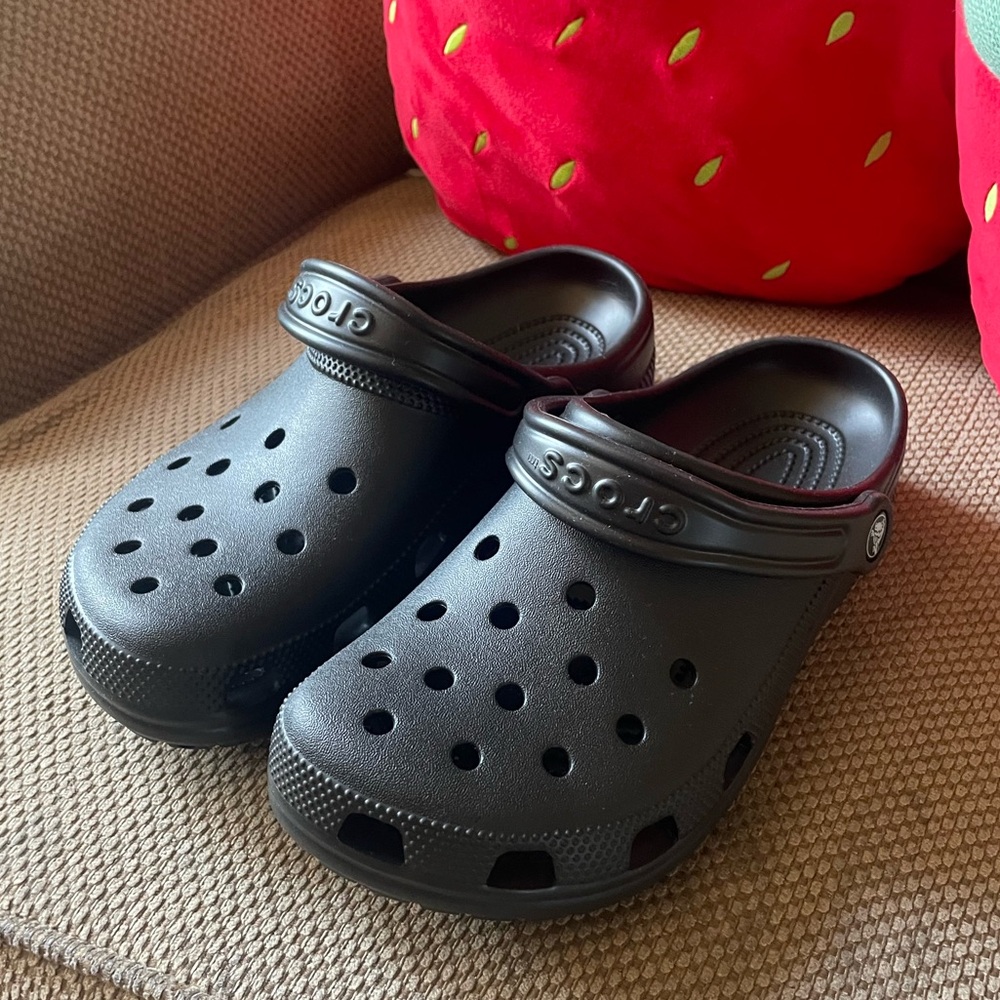Adult Black Classic Crocs